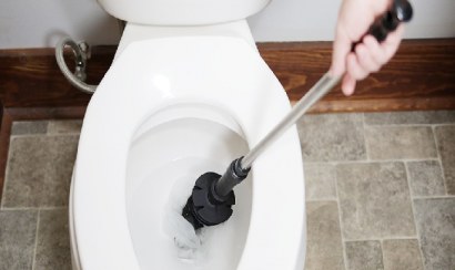 Thông tắc bồn cầu Quận 9 giá rẻ, chất lượng, bảo hành 2 năm