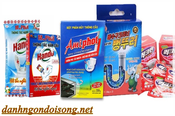 Khắc phục bồn cầu bị đầy nước bằng cách sử dụng bột thông bồn cầu