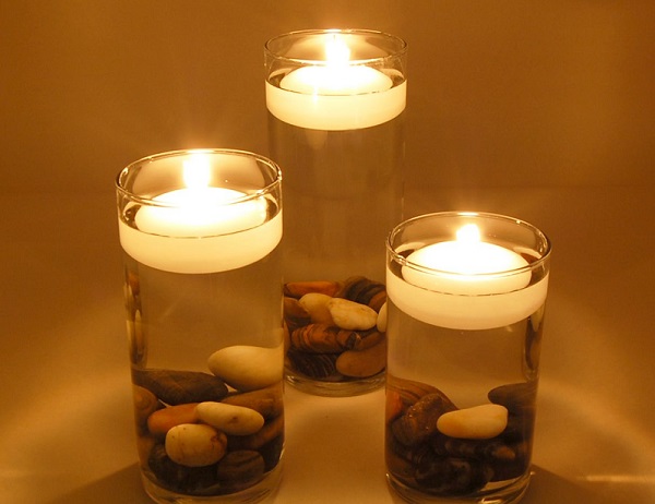 Khử mùi hôi nhà vệ sinh bằng nến.