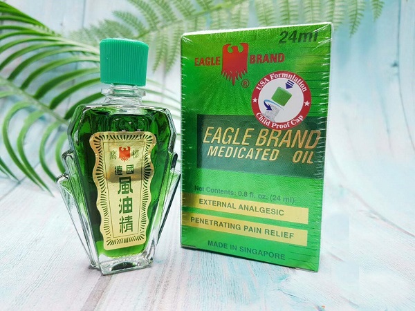 Khử mùi hôi nhà vệ sinh bằng dầu gió.