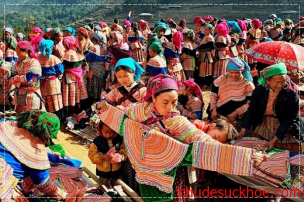 du lịch cùng người dân vùng núi thân thiện