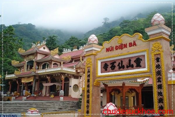Du lịch Núi Bà Đen tại chùa