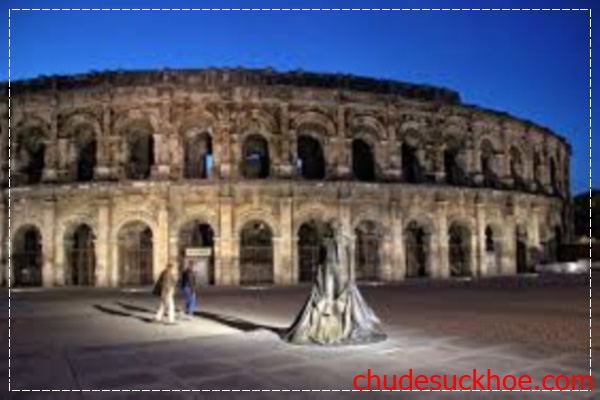 du lịch Pháp Nimes Roman Monuments