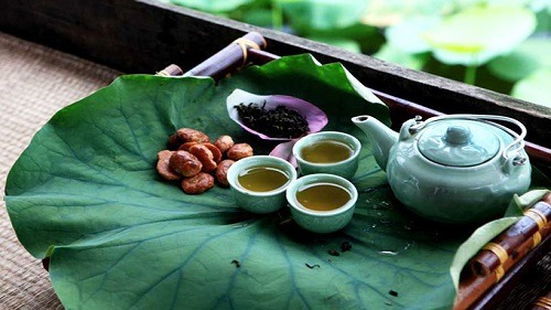 Chỉ nên sử dụng lá sen ngày 1 lần, sau bữa ăn tối là tốt nhất