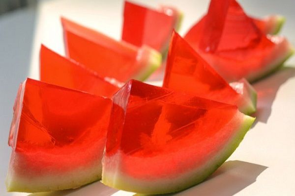 Làm mới thực đơn giảm cân bằng món rau câu dưa hấu