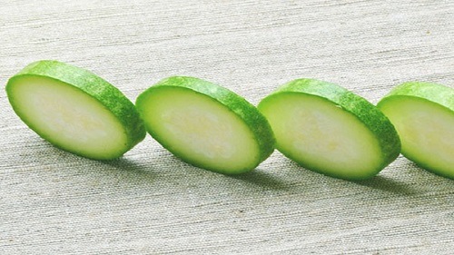 Bí đao chứa nhiều vitamin E giúp da mềm mại và làm sáng da