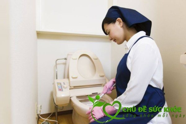 giữ gìn nhà vệ sinh sạch sẽ