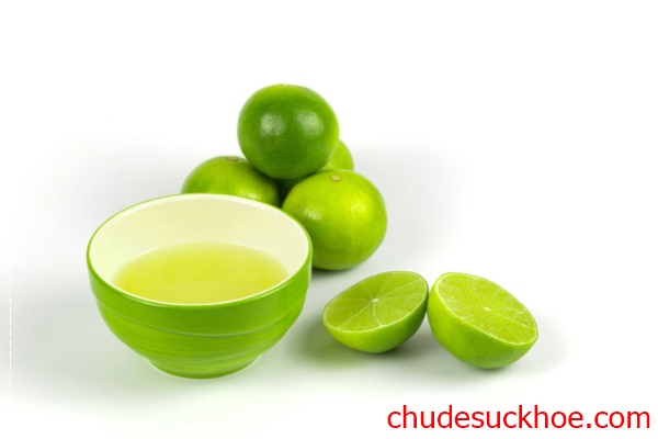 Chanh tươi giúp tẩy áo trắng bị lem màu dễ dàng