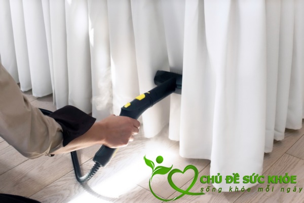 làm sạch bụi bẩn trên rèm cửa