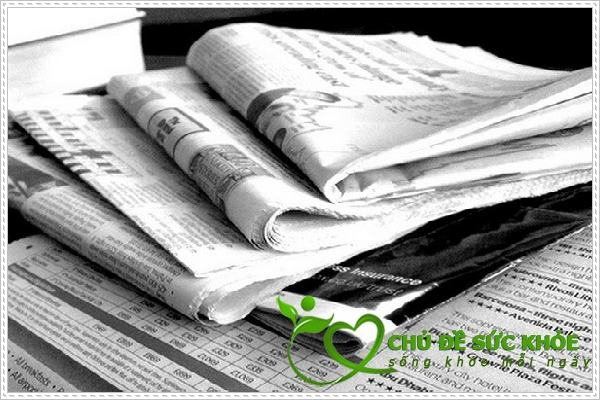 khử mùi hôi nhà cầu bằng giấy báo