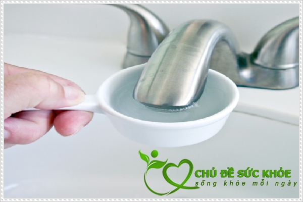 Cách vệ sinh vòi nước nóng lạnh an toàn