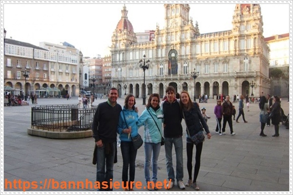 những lợi thế khi chọn hướng dẫn viên du lịch tiếng Tây Ban Nha