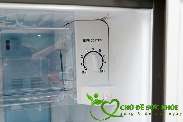 Điều chỉnh nhiệt độ thích hợp để tiết kiệm điện cho tủ lạnh