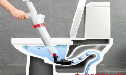 Sử dụng súng thông bồn cầu để thông tắc bồn cầu nghẹt