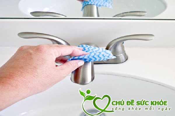 lau dọn nhà cửa vòi nước