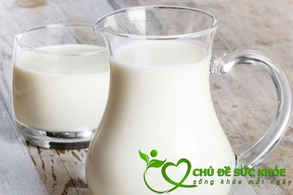 lau nhà khử mùi tanh bằng sữa tươi