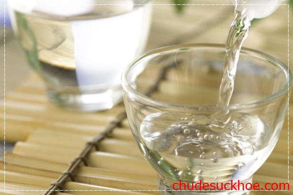 Sử dụng Giấm khử mùi hôi phòng trọ hiệu quả