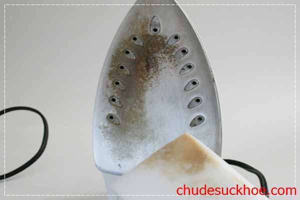 Vệ sinh nhà cửa làm sạch bàn ủi