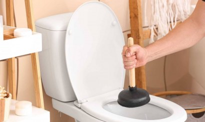 Phương pháp thông bồn cầu nghẹt siêu tốc