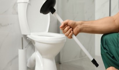 Thông tắc bồn cầu quận Tân Phú uy tín, BH lên đến 2 năm