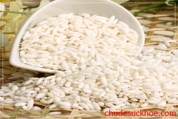 Cấm kỵ ăn nếp sau khi nặn mụn