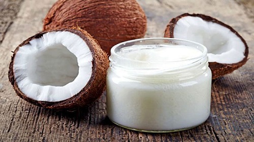 Dầu dừa giúp trị gàu hiệu quả và làm mềm mượt tóc