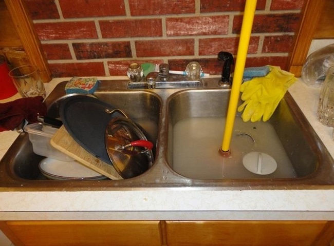 Thông nghẹt bồn rửa chén quận 10 có kinh nghiệm xử lý các tình huống khó nhằn